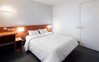 Hotel Kyriad Direct Poitiers - Gare Du Futuroscope 2*